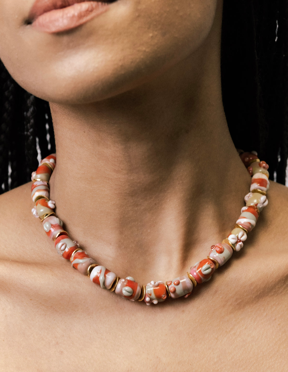 Collier volume cauri rouge