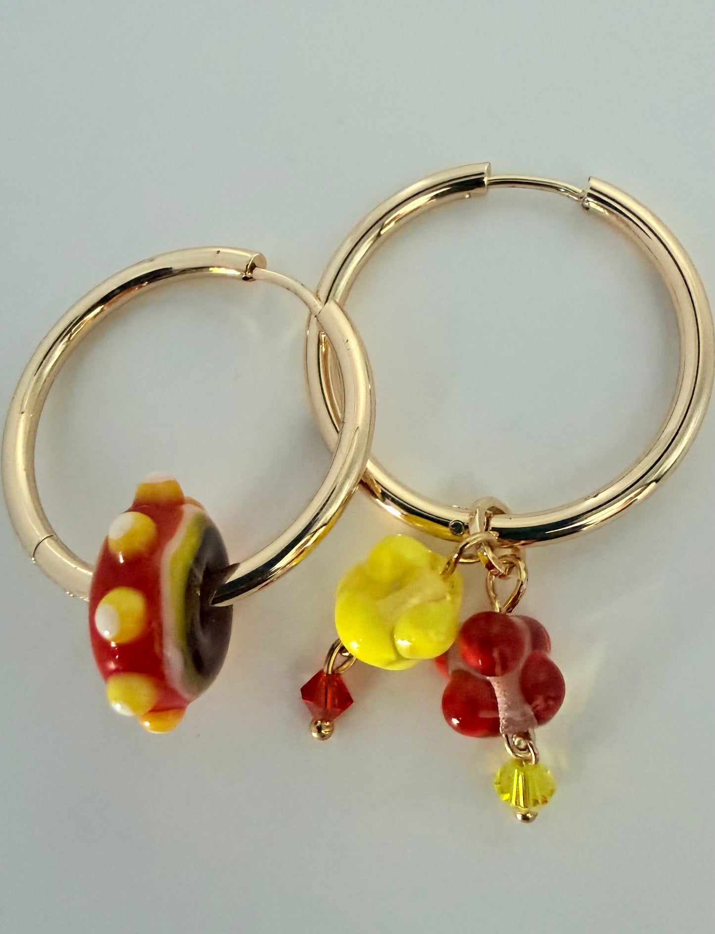Boucle d'oreille dépareillée – Rouge & Jaune (pièce unique)
