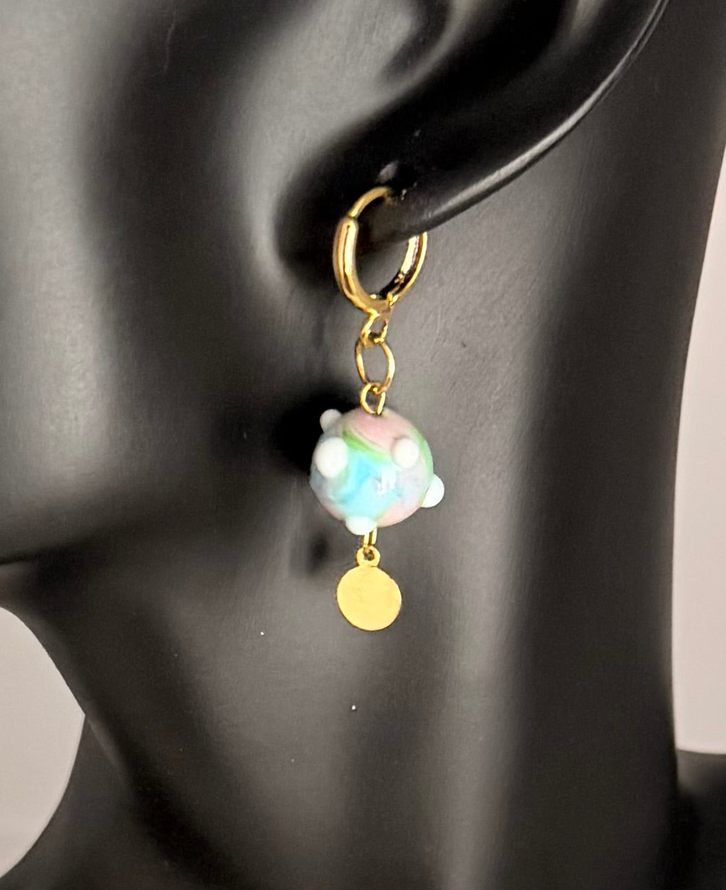 Boucle d'oreille unique (dernière chance)
