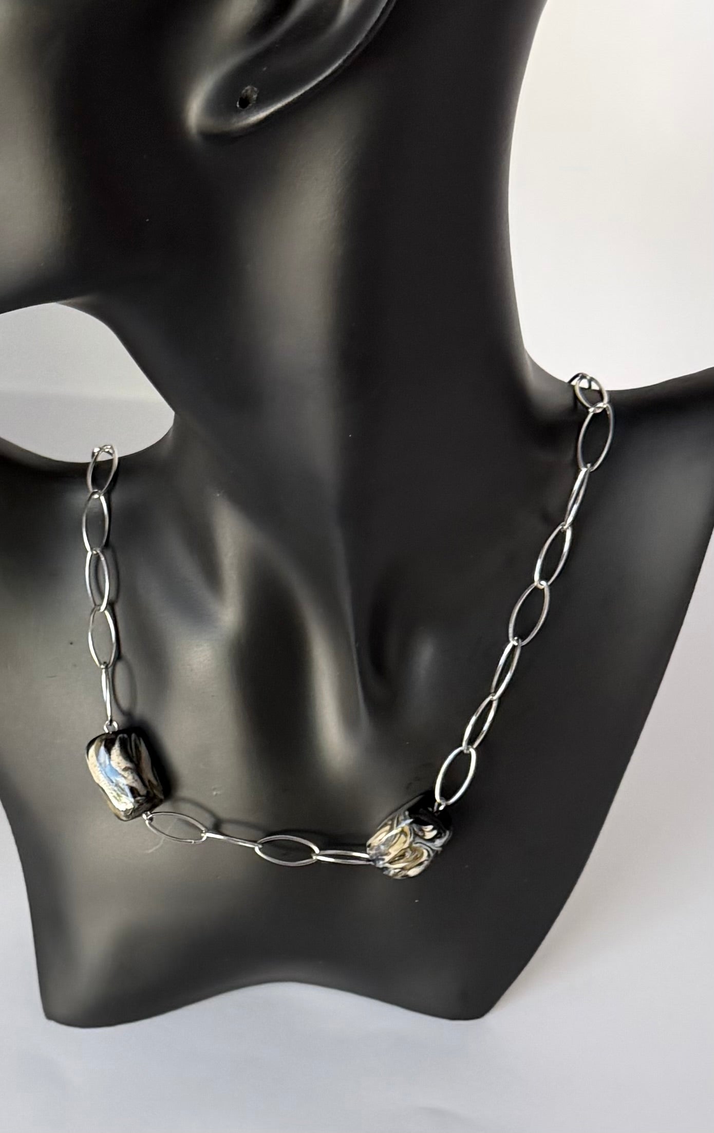 Collier ligne gris (acier)