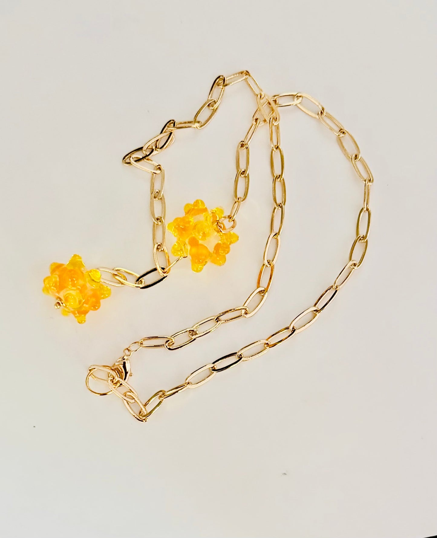 Collier ligne (or pale)