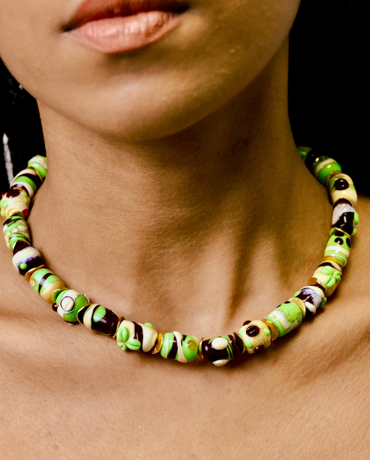Collier volume (cauri vert)