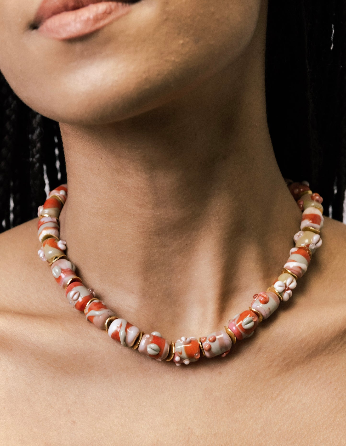 Collier volume (cauri rouge)