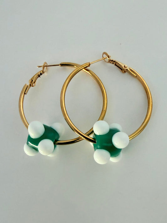 Boucle d'oreille dépareillée – Verte & Picots Blancs (pièce unique)