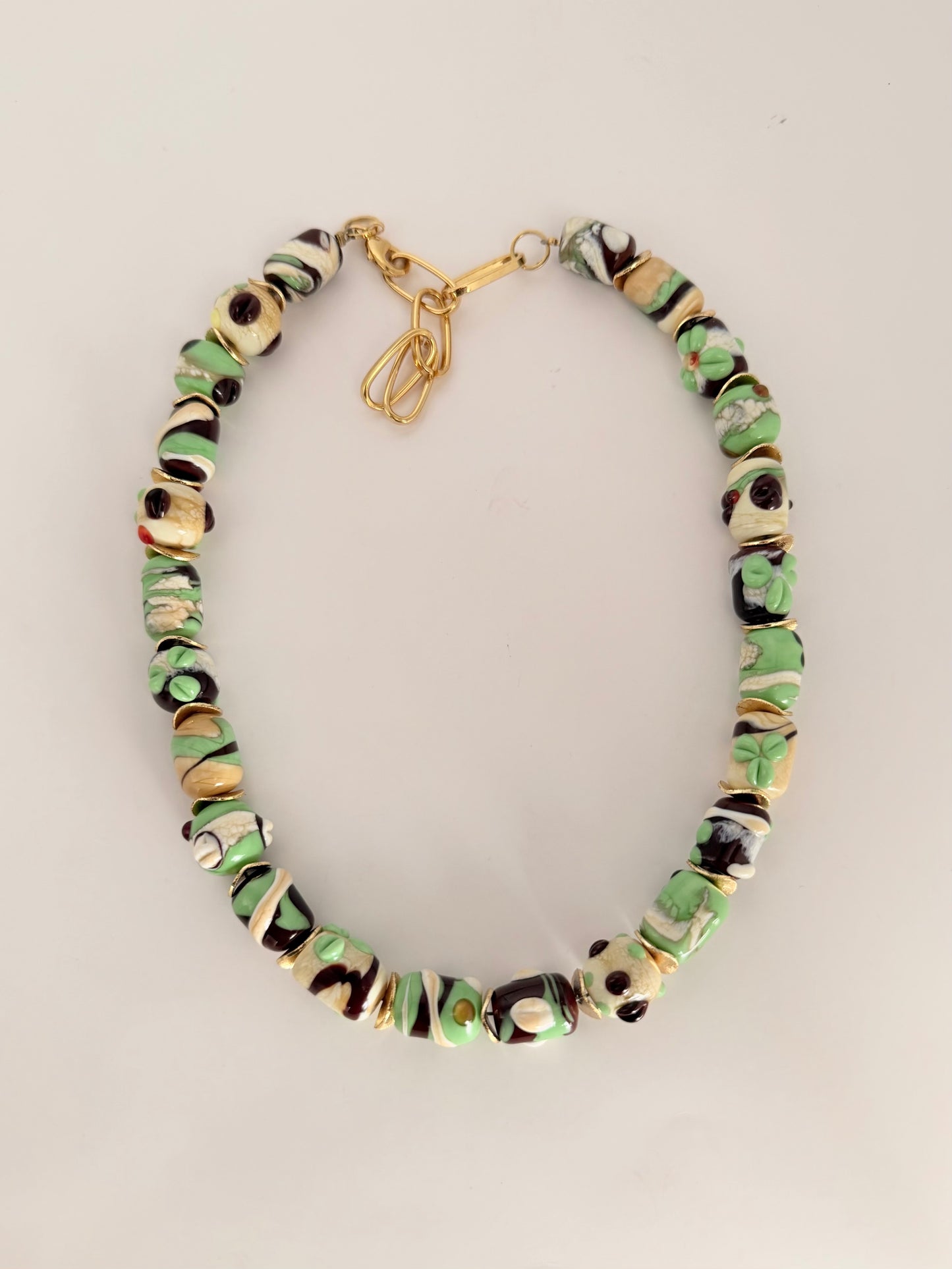 Collier volume (cauri vert)