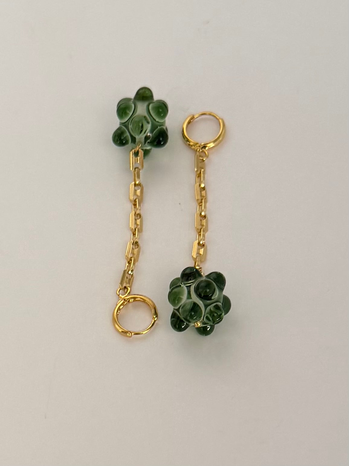Boucle d'oreille salsa pendante (verte)