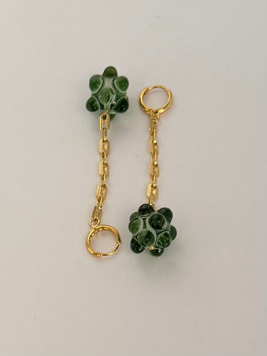 Boucle d'oreille salsa pendante (verte)