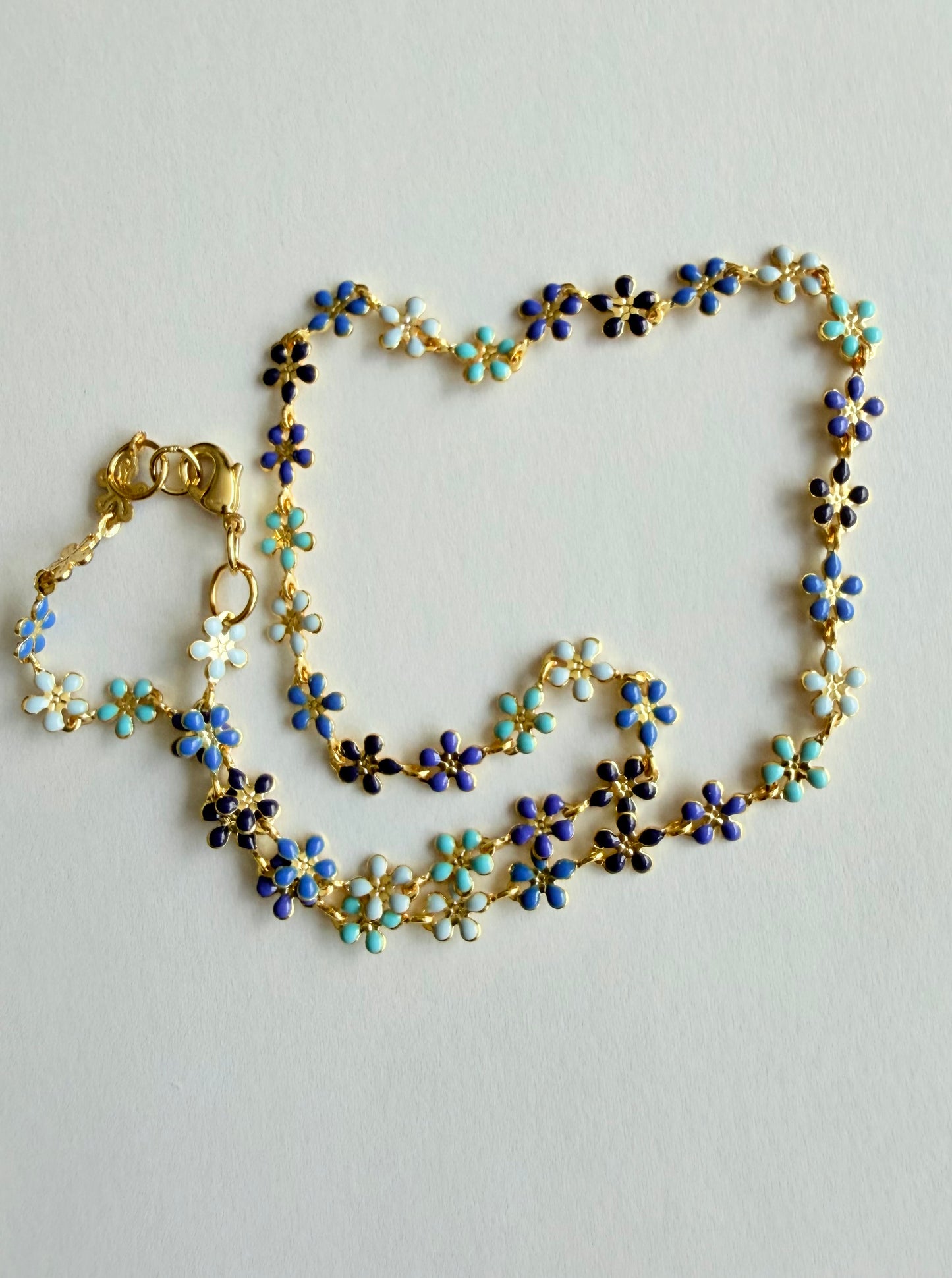 Collier rouge ras le cou (été)