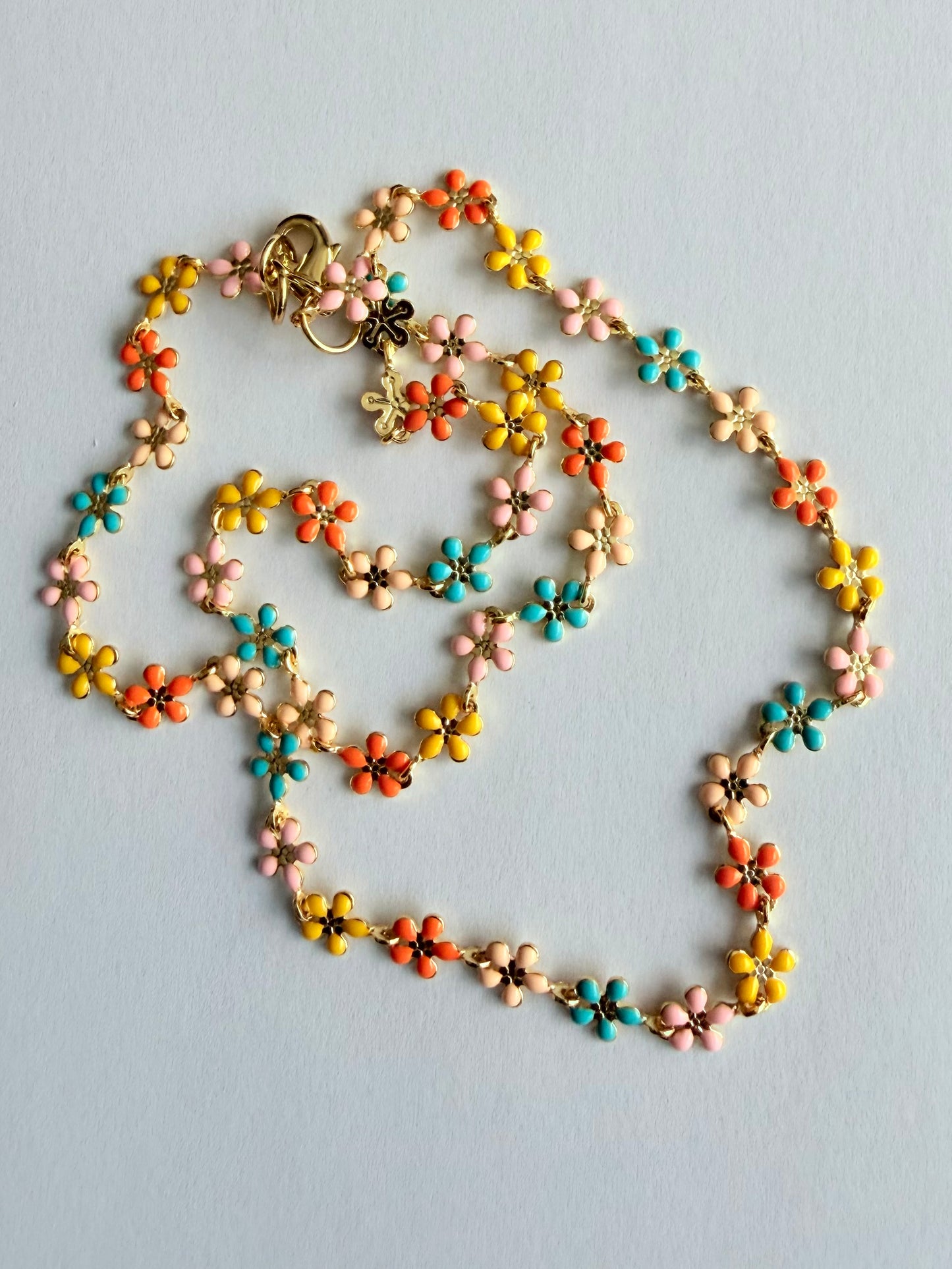 Collier rouge ras le cou (été)