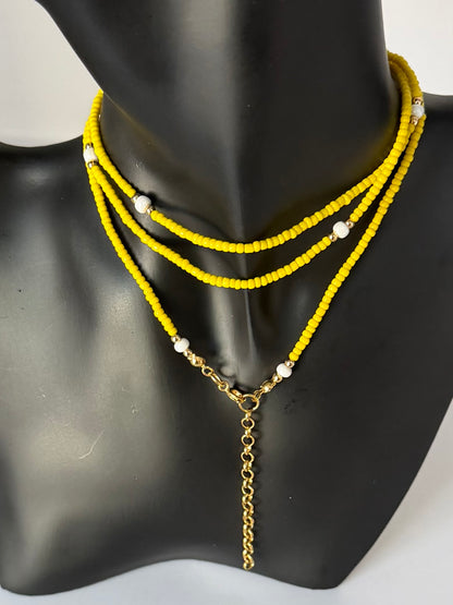 Collier perles de rocaille jaune (été)