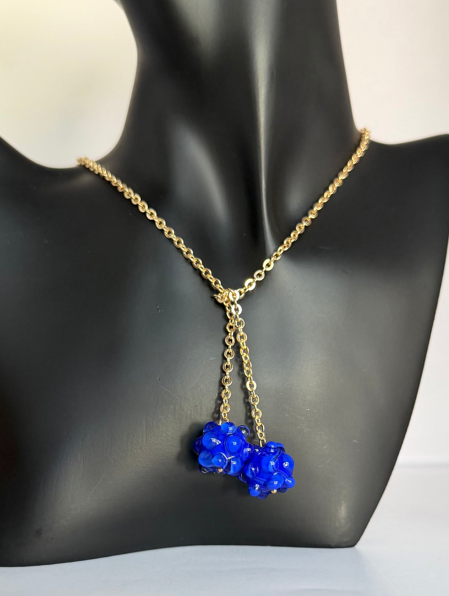 Collier ligne à noué (bleu)