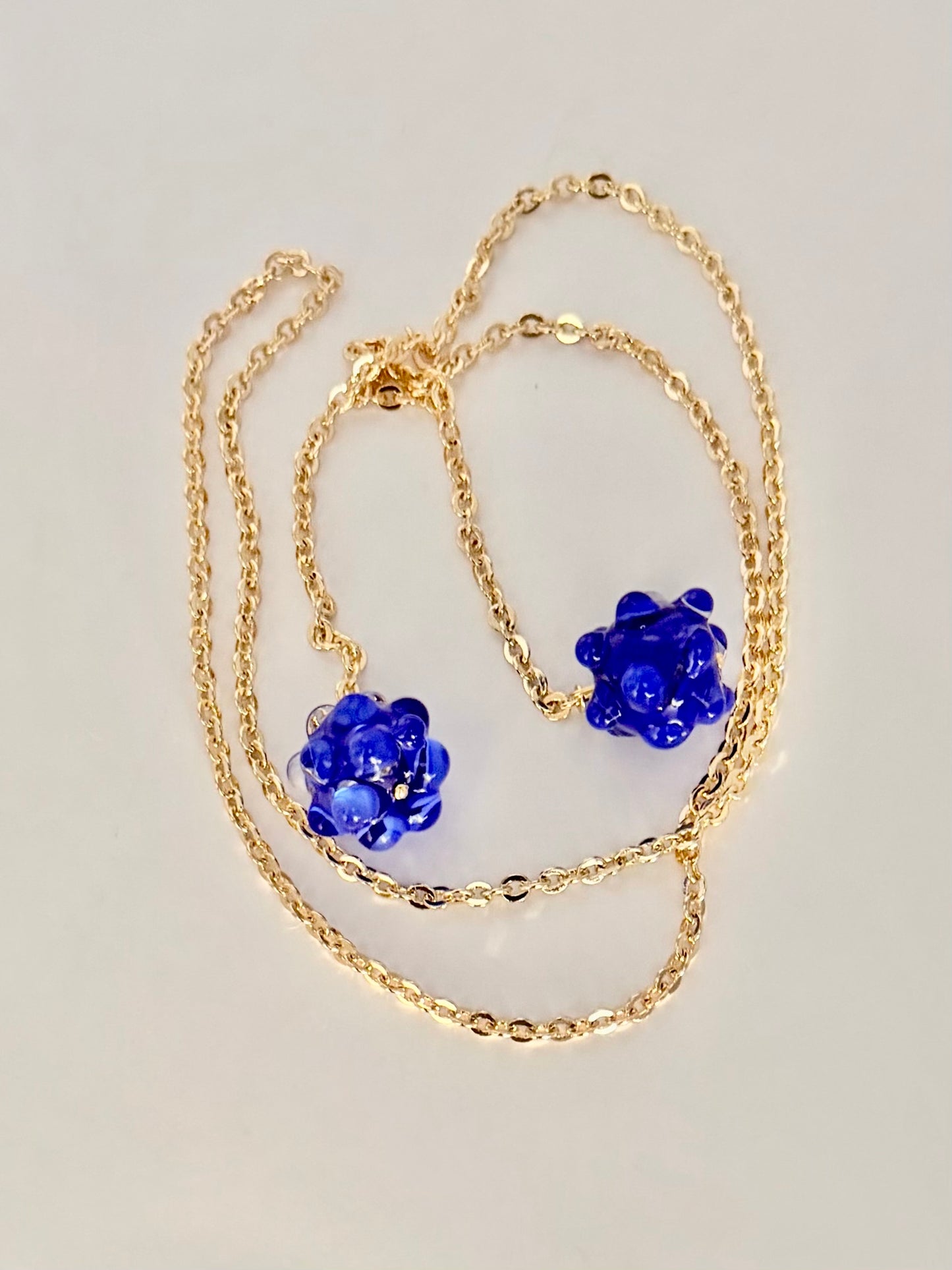 Collier ligne à noué (bleu)