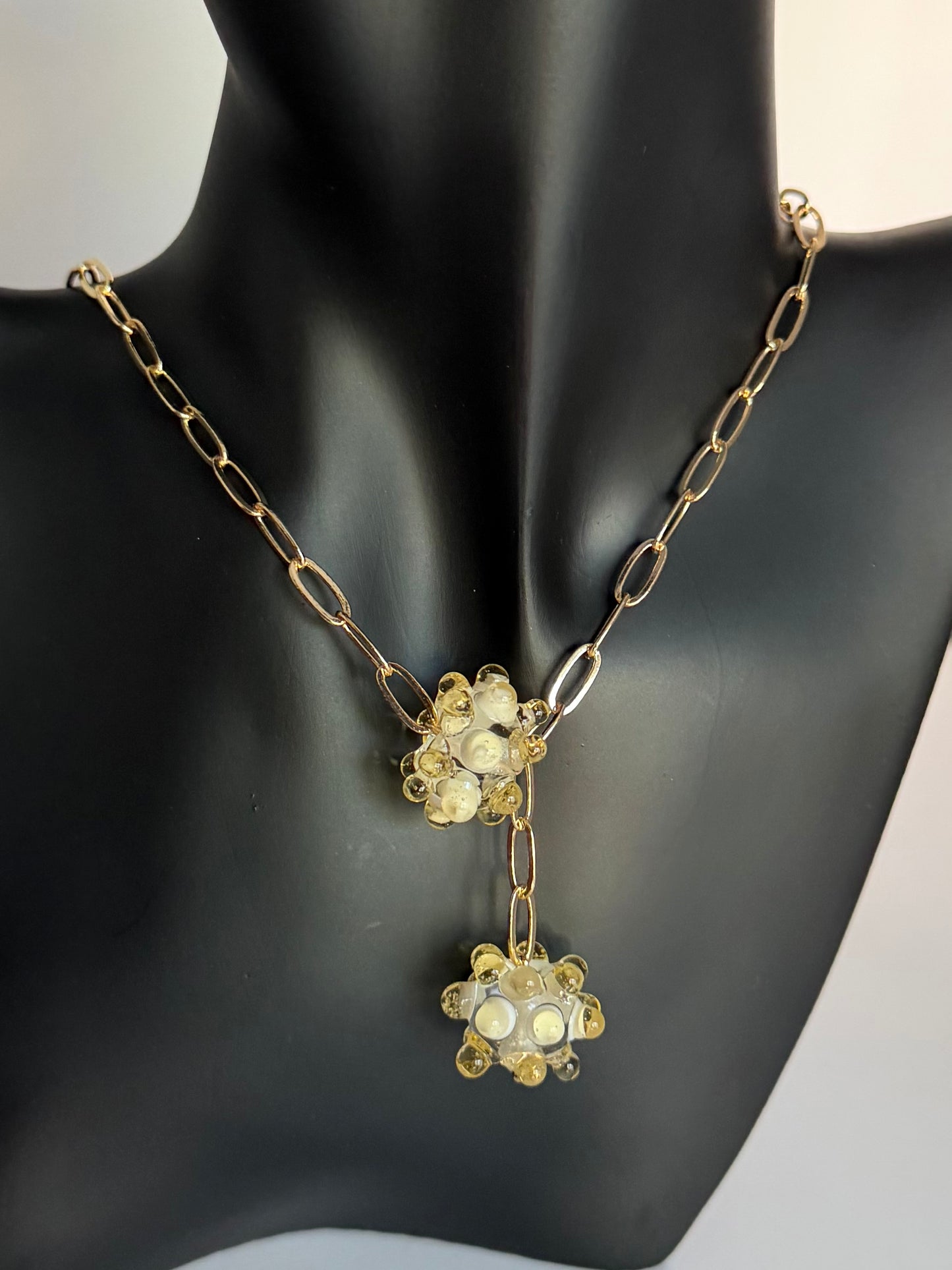Collier ligne (or pale)