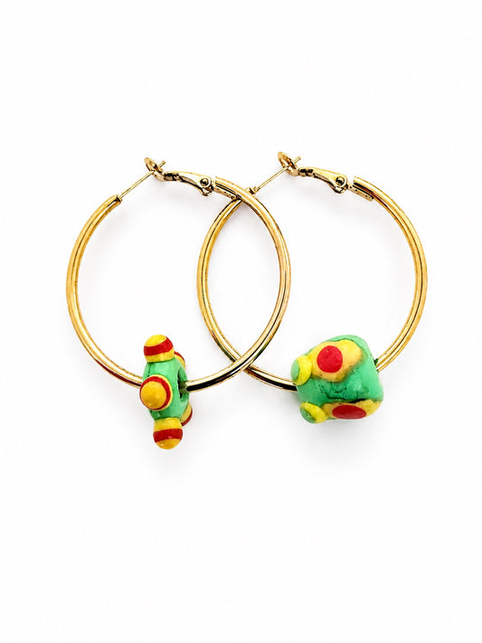 Boucle d'oreille asymétrique – Multicolore (pièce unique)