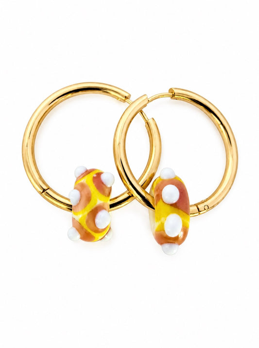Boucle d'oreille asymétrique créole jaune & blanc
