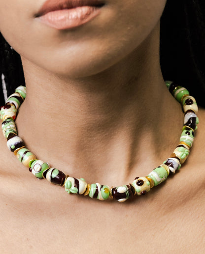 Collier volume (cauri vert)