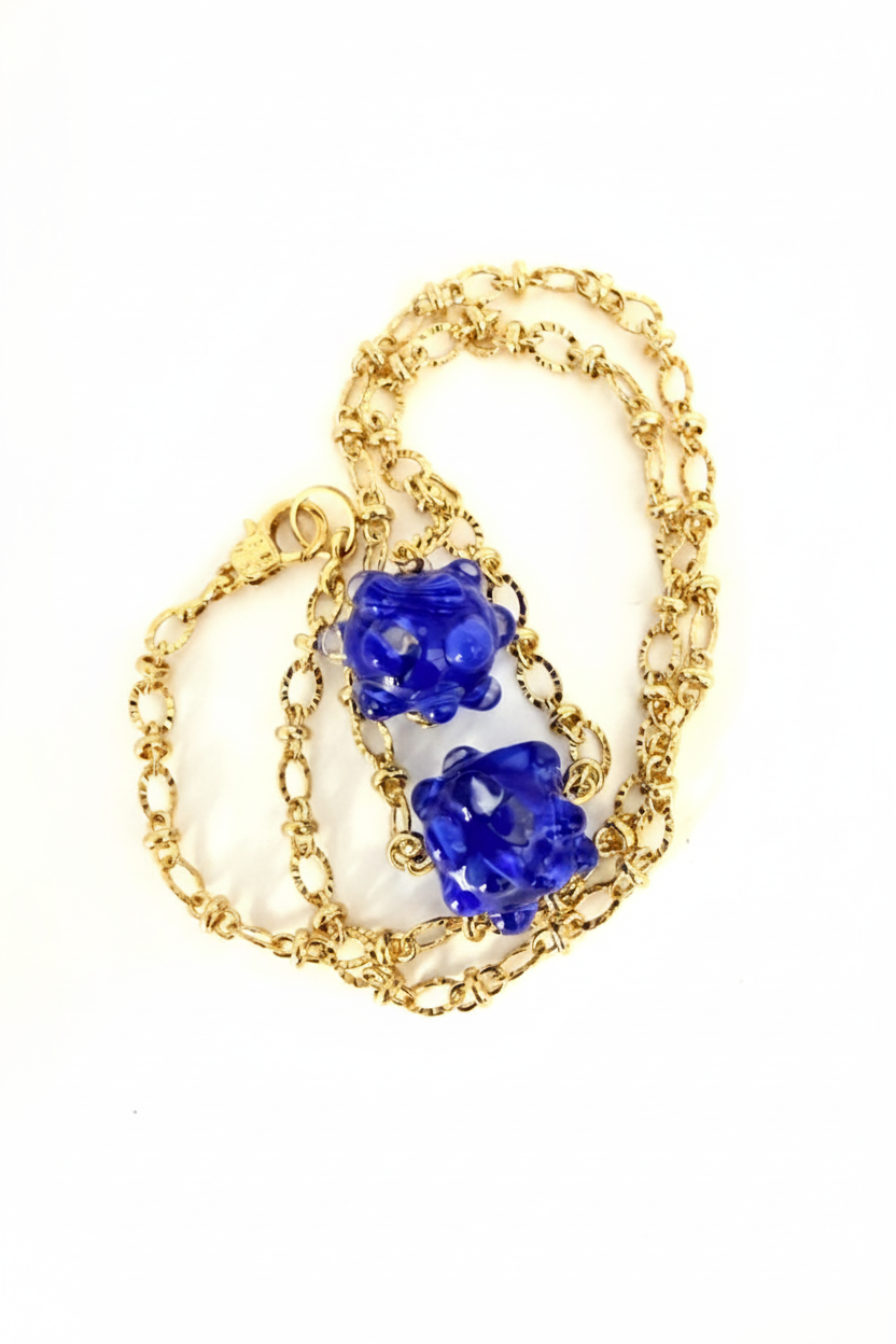 Collier bleu Murano fond blanc