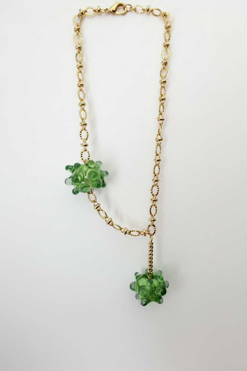 Collier vert Murano fond blanc